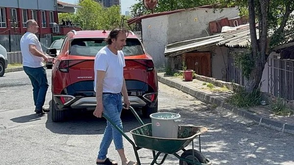 İstanbul'da su kuyruğu! 90’lı yılları hatırlattı...